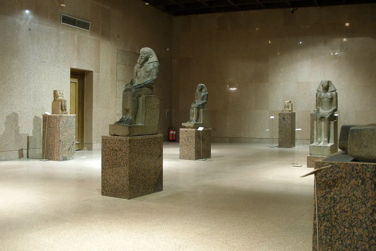 Statuen im Nubischen Museum in Assuan