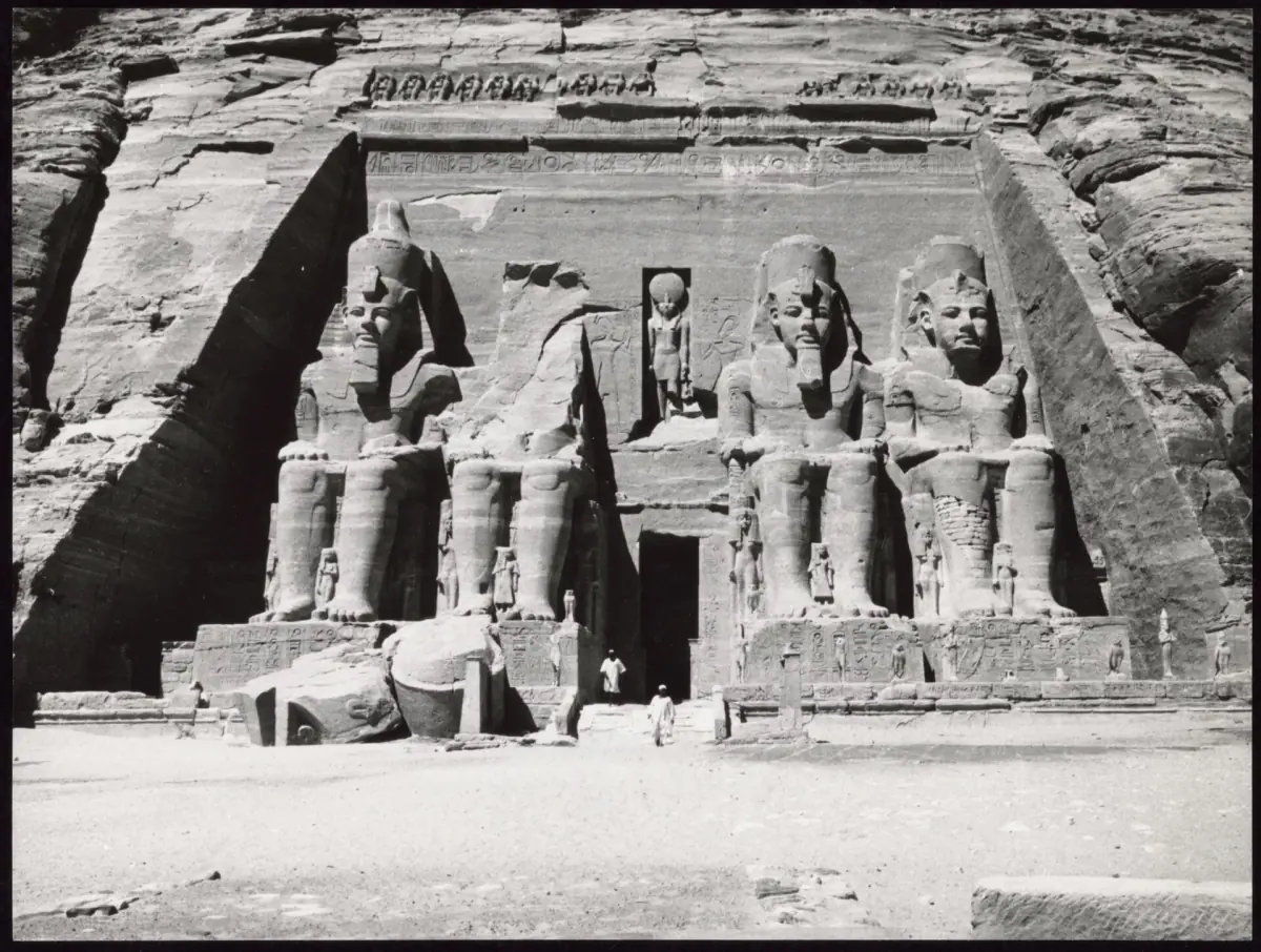 Historisches Foto der Kolosse aus der Zeit der UNESCO-Kampagne